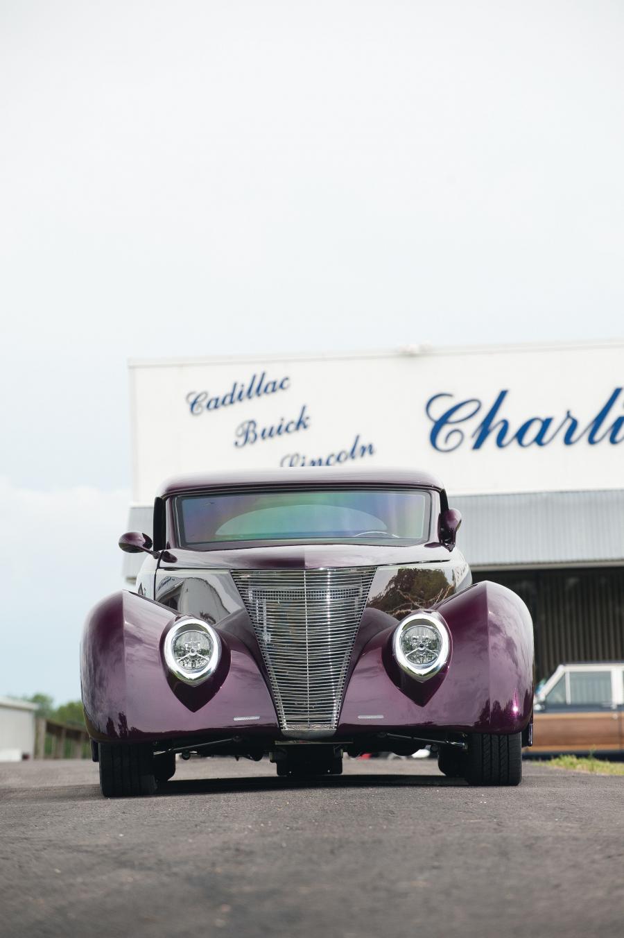 Ford Custom Roadster 1937 года  (фото 2 из 21)